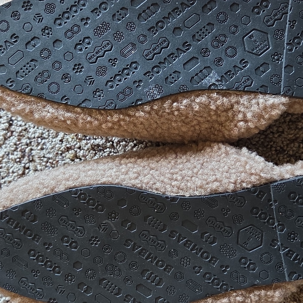 💞Bombas Women’s Slippers Sherpa 8💞 - Picture 3 of 4